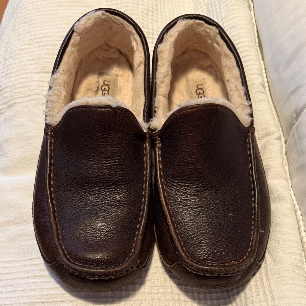 Ugg men’s Ascot leather slippers size 11